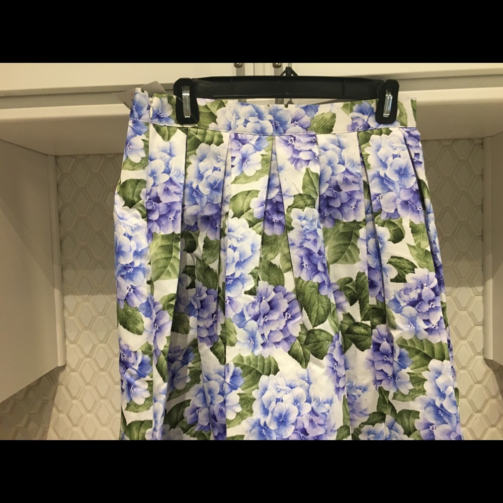 Floral Pleated skirt